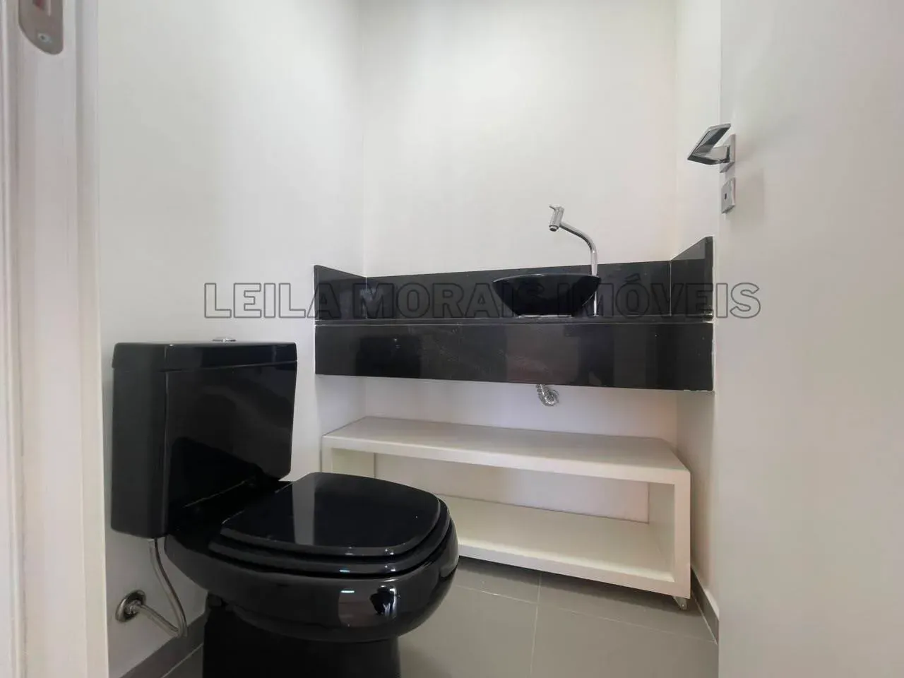 Apartment with 3 bedrooms, 5 bathrooms and open-plan kitchen — photo 25