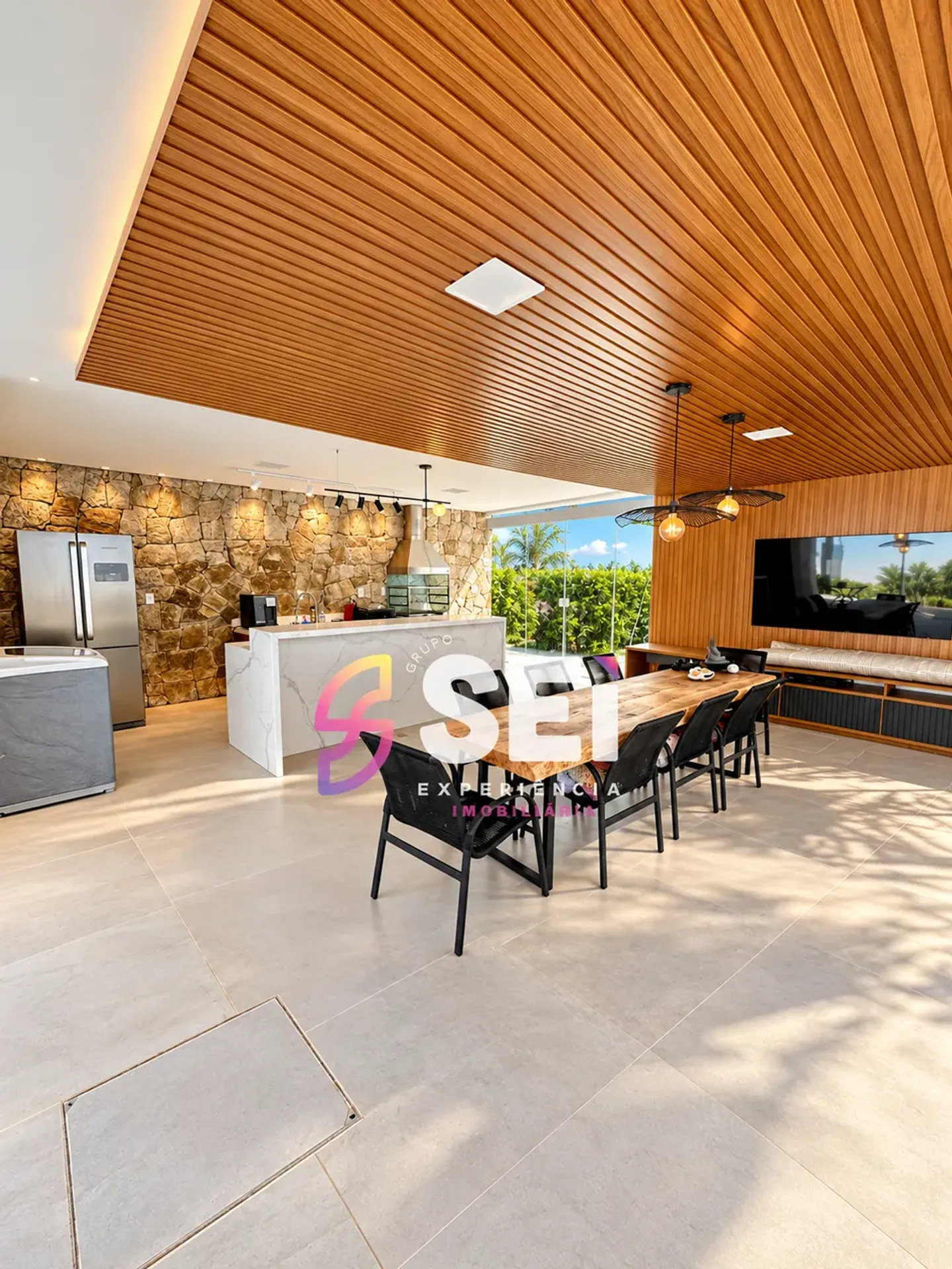 Furnished house, 600 m², with a fireplace — photo 11