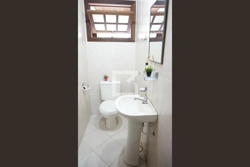 Облаштований будинок 245 м² з 4 спальнями та грилем на балконі — photo 10