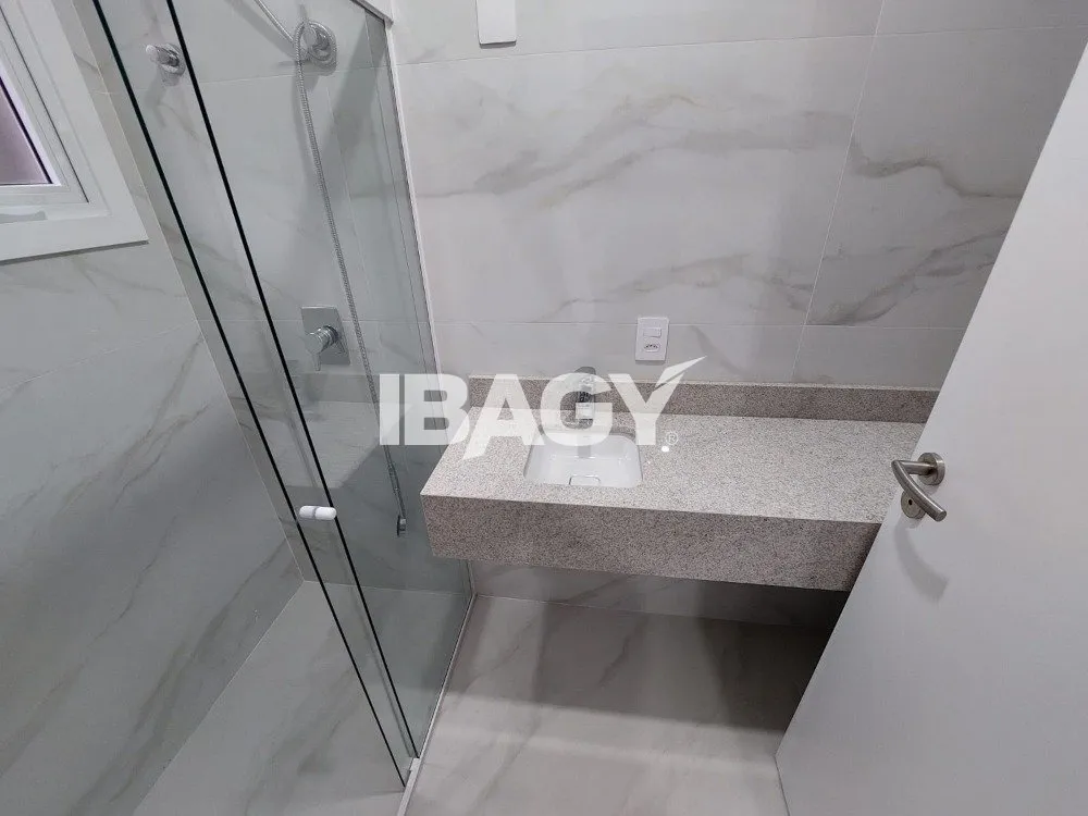 Furnished 133 m² apartment with 3 en-suite bedrooms — photo 36