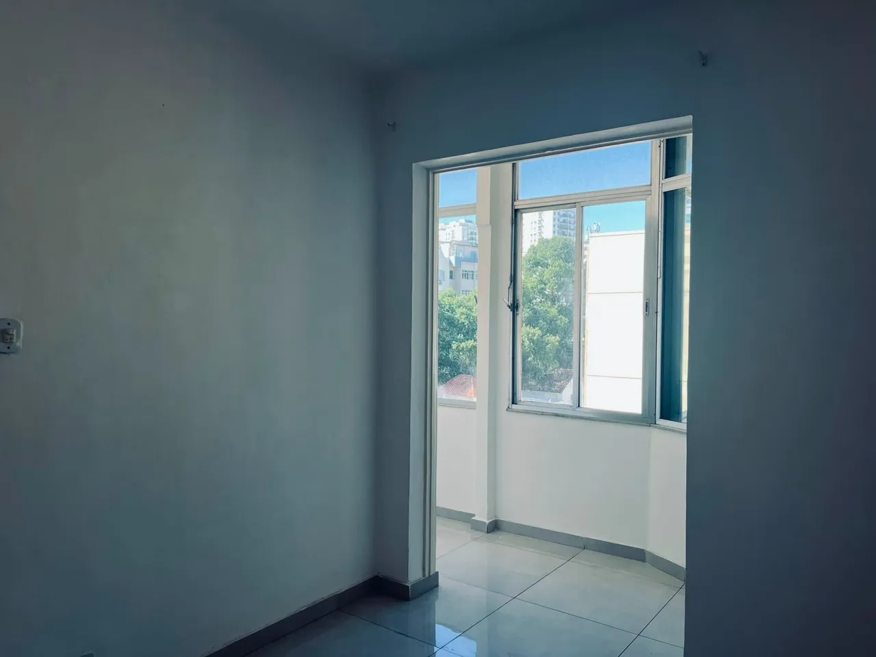Unfurnished 2-bedroom apartment with a gas kitchen — photo 7