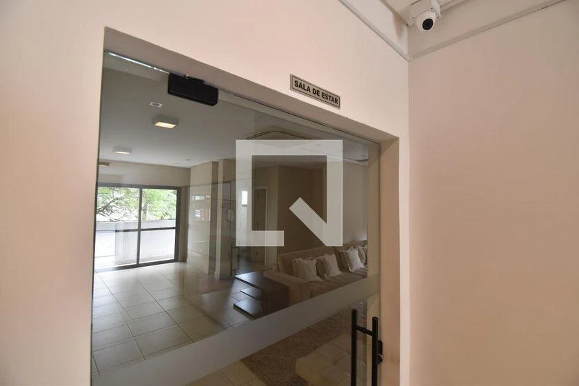 Glass-enclosed balcony in a one-bedroom apartment, 48 m² — photo 31