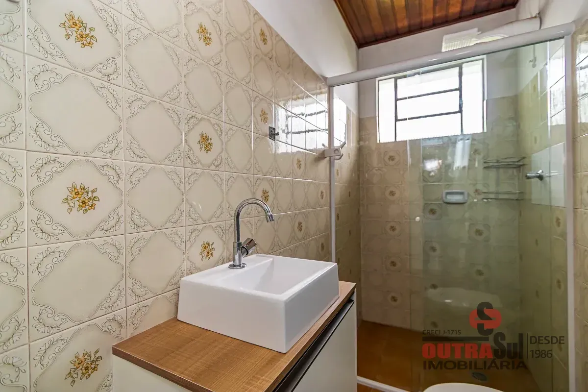 Casa, 215 m², com piso de madeira ou laminado — photo 34