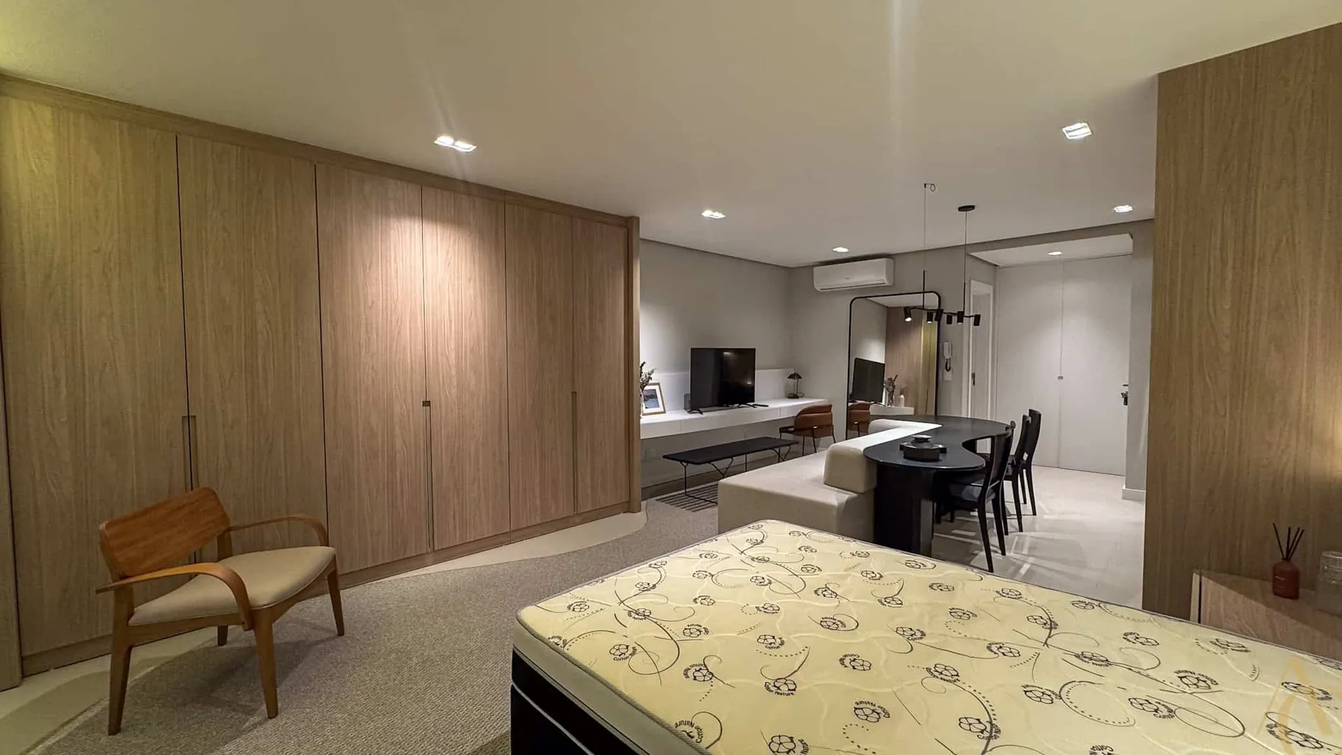 Furnished studio with integrated kitchen and 1 bathroom — photo 38