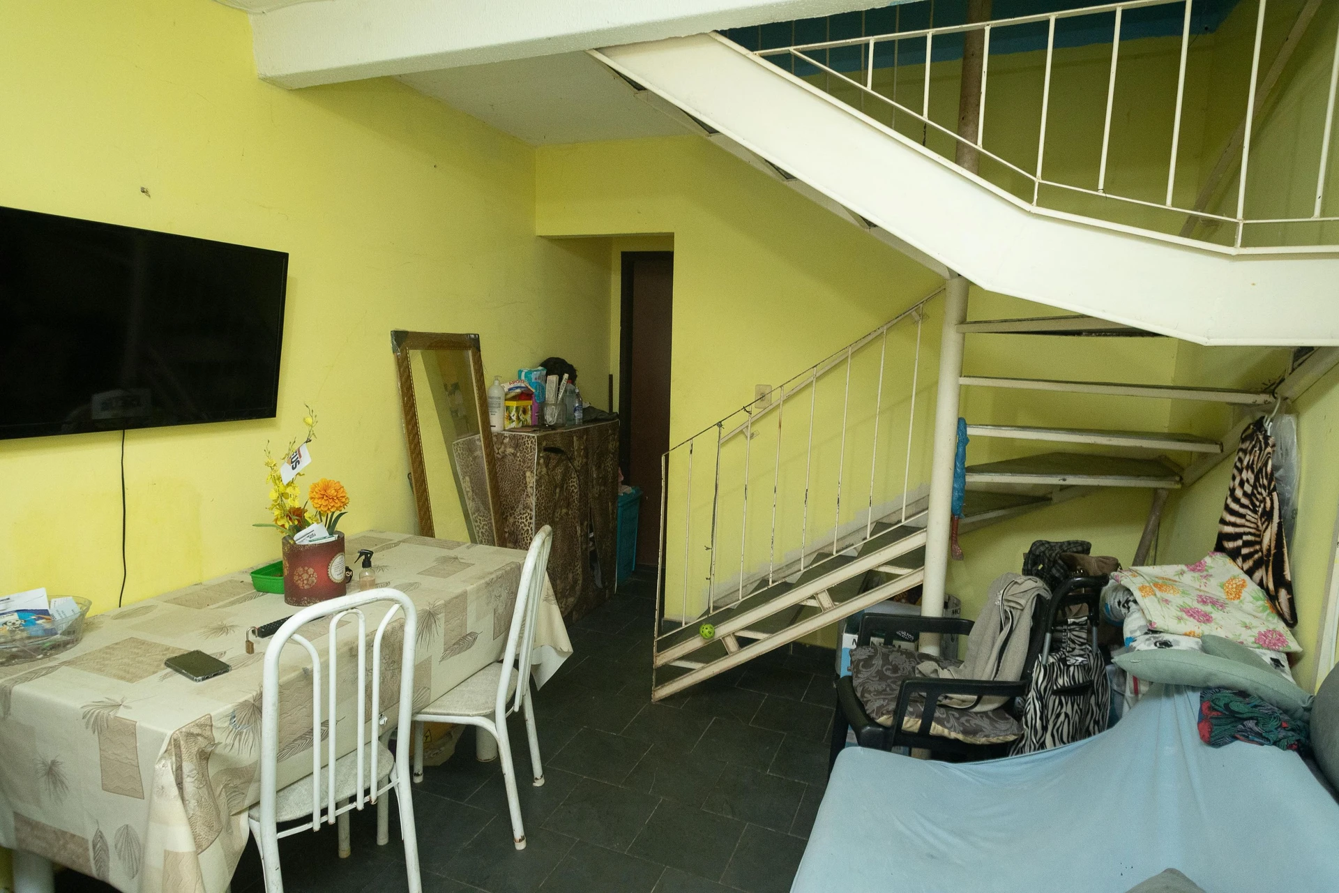 Apartamento mobiliado com 2 quartos e jardim privativo