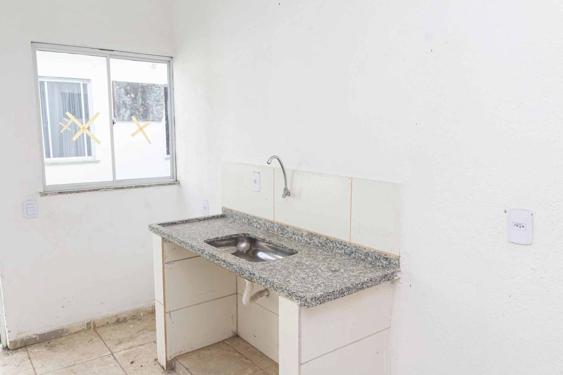 Studio unit with 1 bedroom, ensuite bathroom, private garden — photo 31