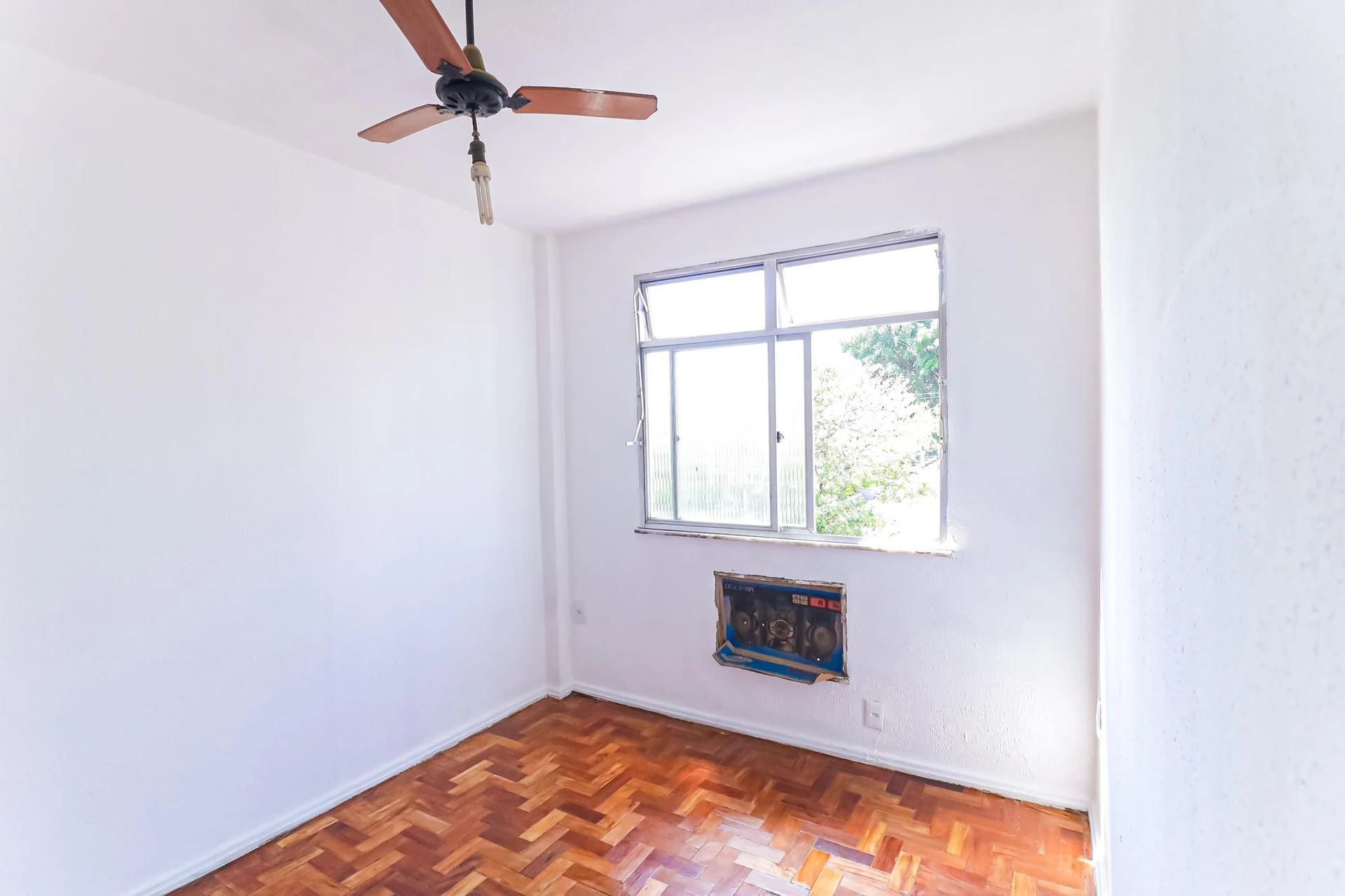Wood or laminate floors in a 2-bedroom apartment, 62 m² — photo 16