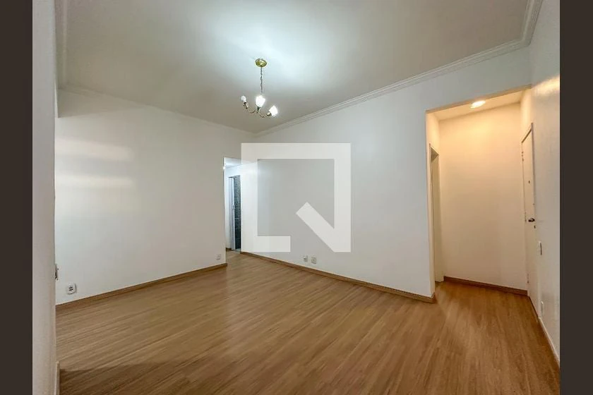 Apartamento de 2 quartos com piso de madeira ou laminado — photo 17