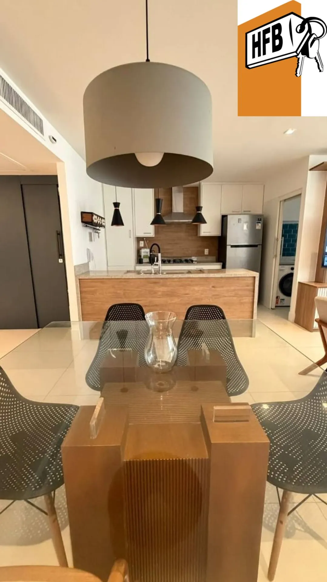 Засклений балкон та 2 спальні: квартира 110 м² — photo 3