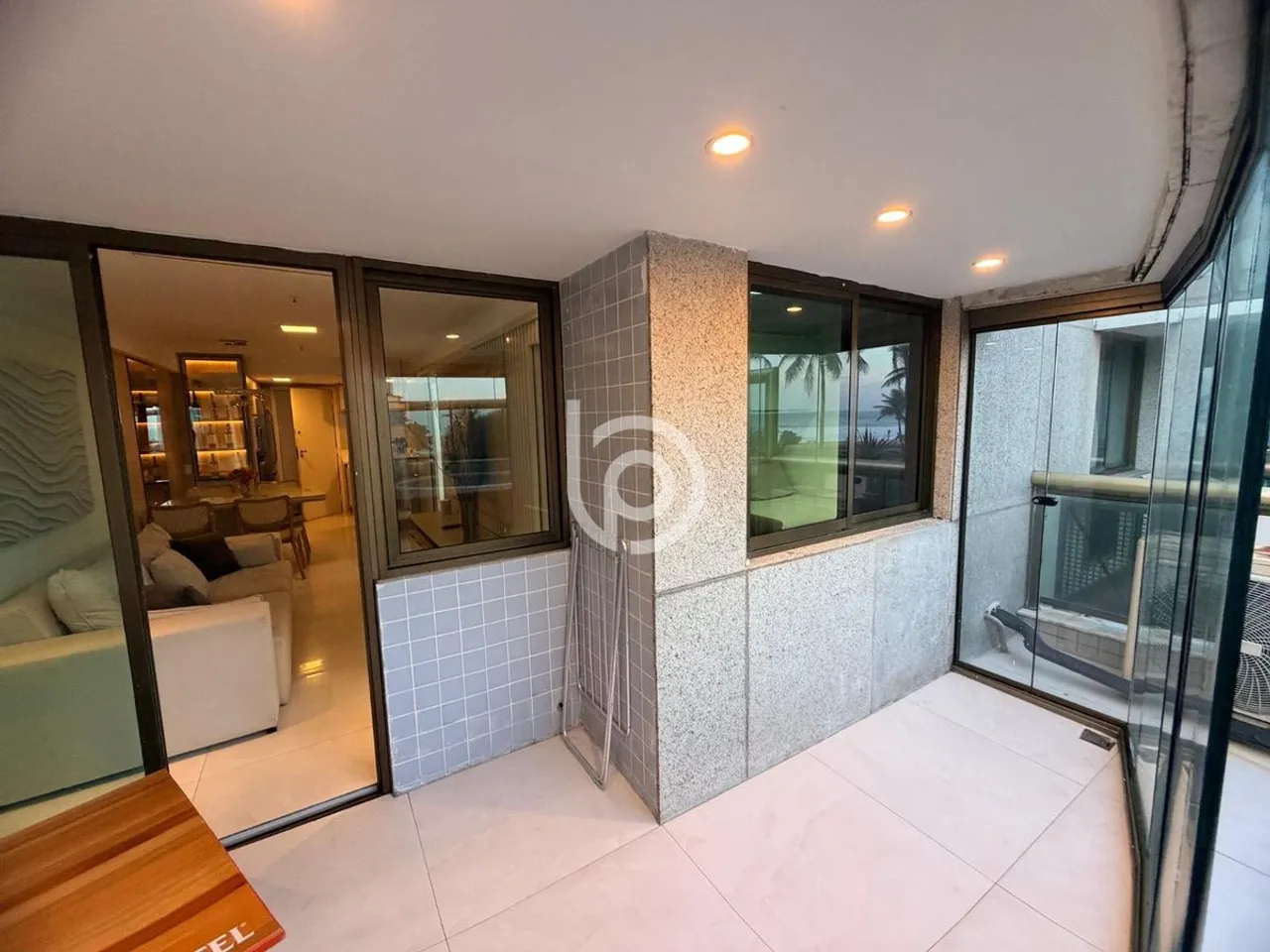 Furnished 2-bedroom apartment with 2 bathrooms and balcony — photo 19