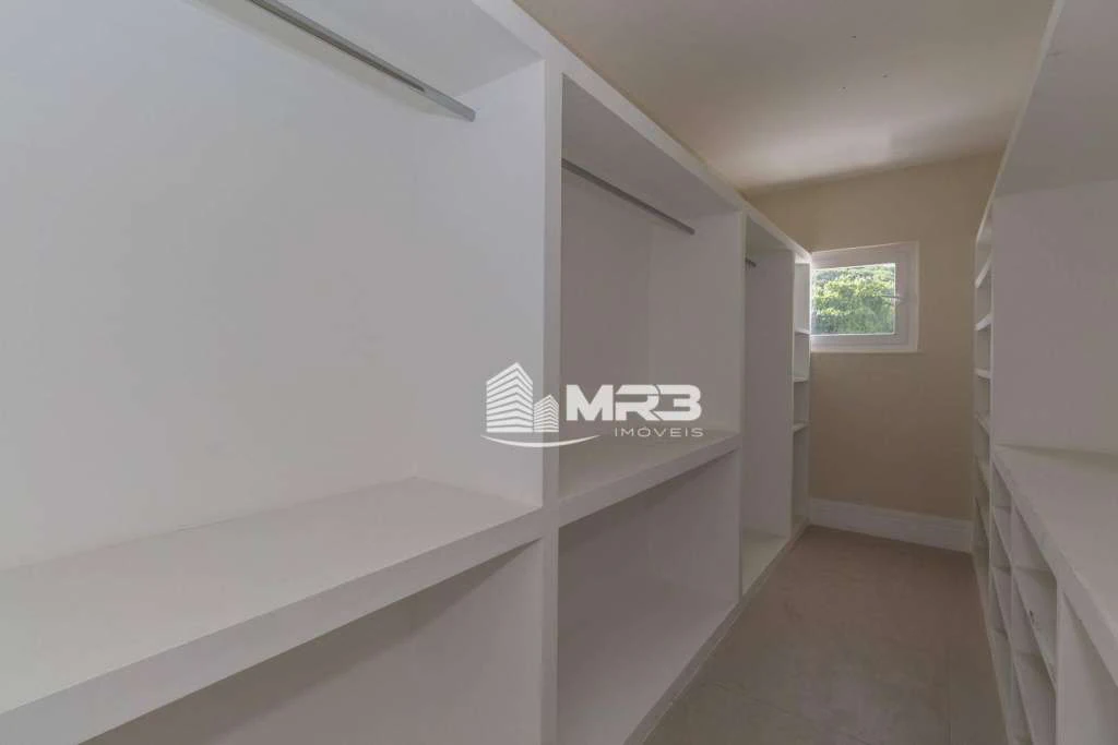 Gated house with 8 en-suite bedrooms and 20 bathrooms — photo 23