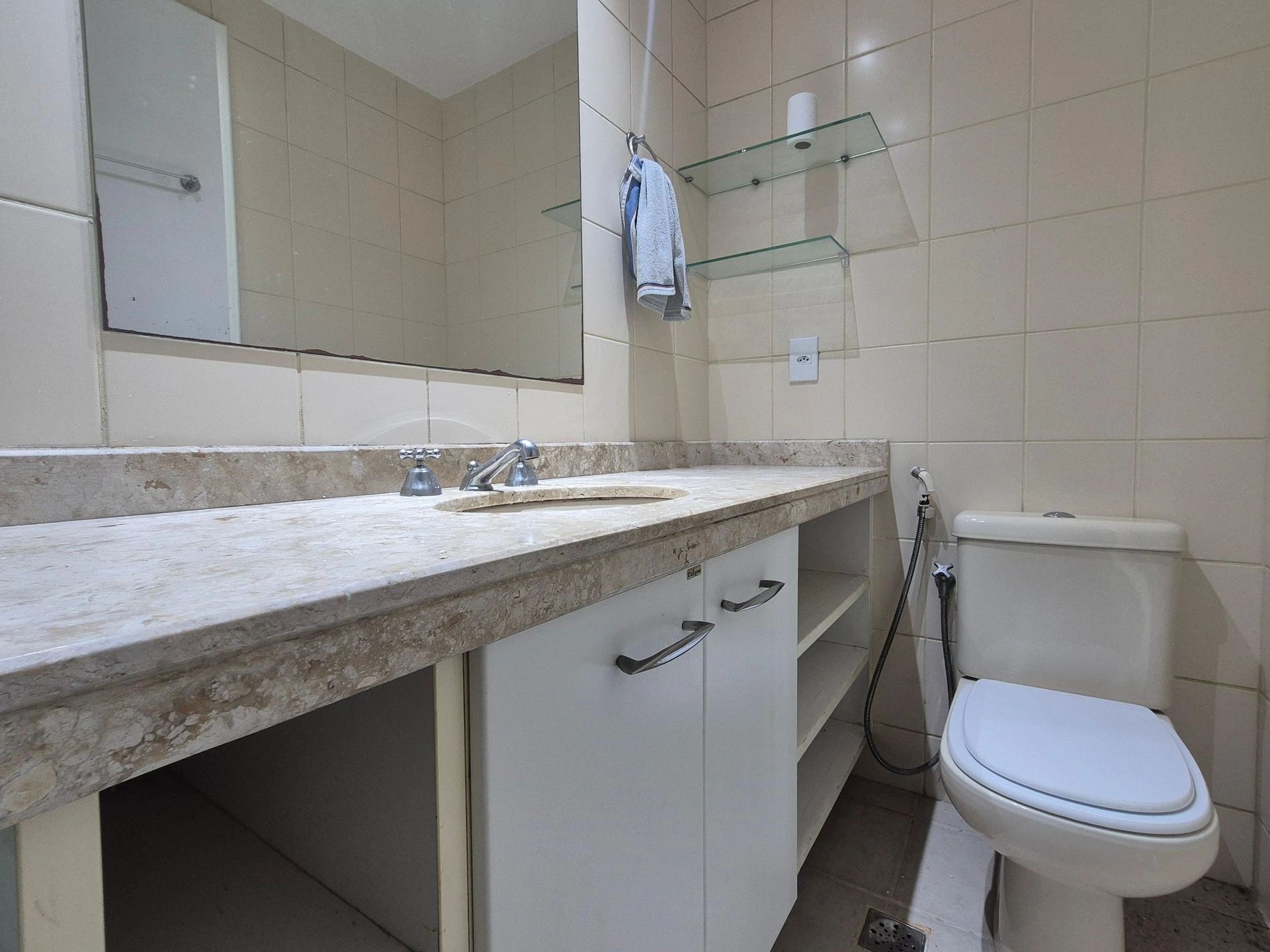 4-bedroom apartment in a building with a gym — photo 28