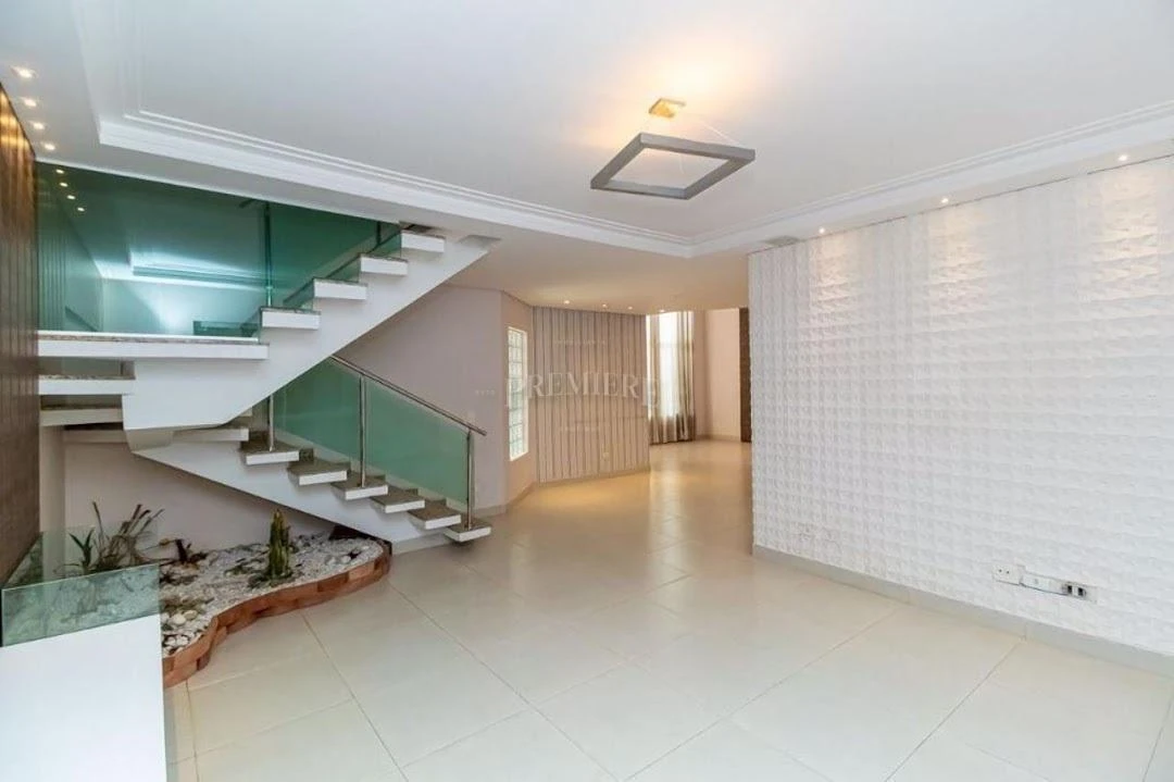 House with 4 en-suite bedrooms, 200 m² and 4 parking spots