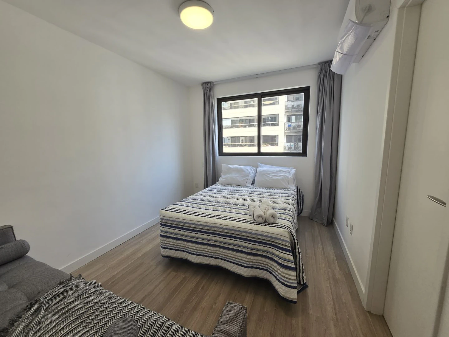 3-bedroom apartment with 3 en-suite baths and 4 total — photo 4