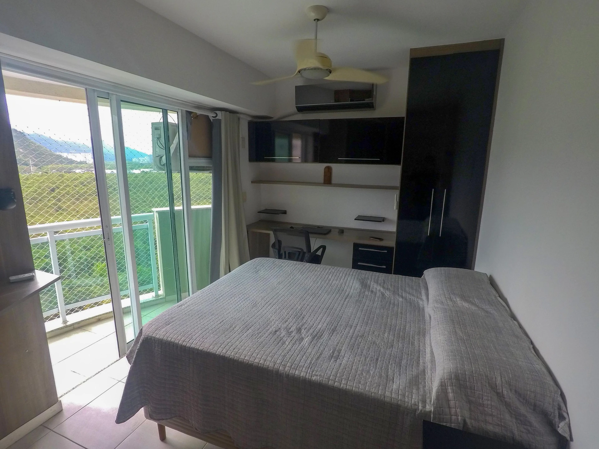 2-bedroom apartment with a mountain view — photo 31