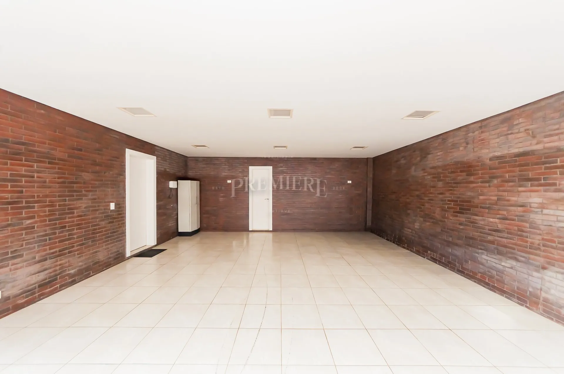 House with 3 en-suite bedrooms and 450 m² — photo 42