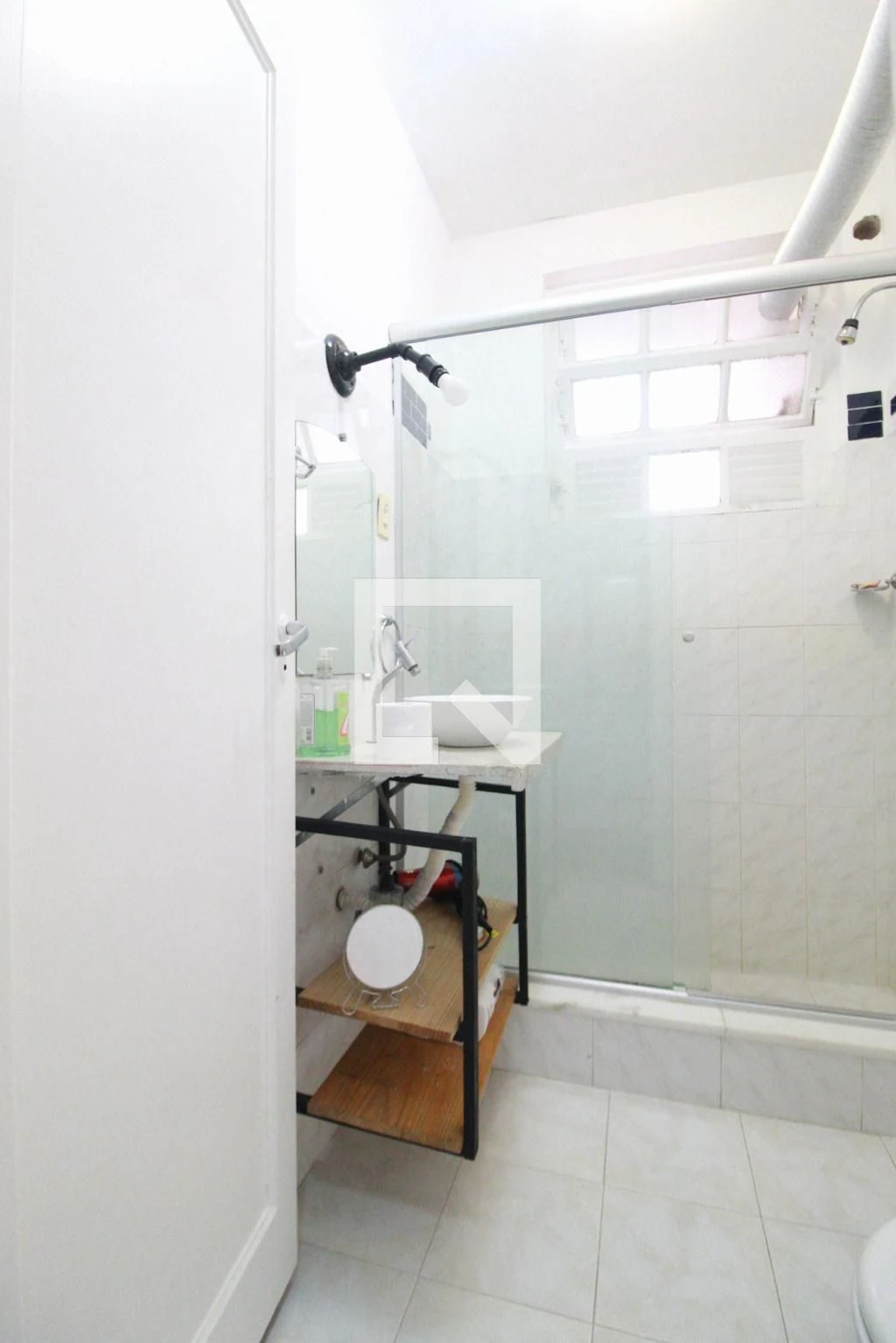 Departamento de 1 dormitorio con piso de madera o laminado — photo 14