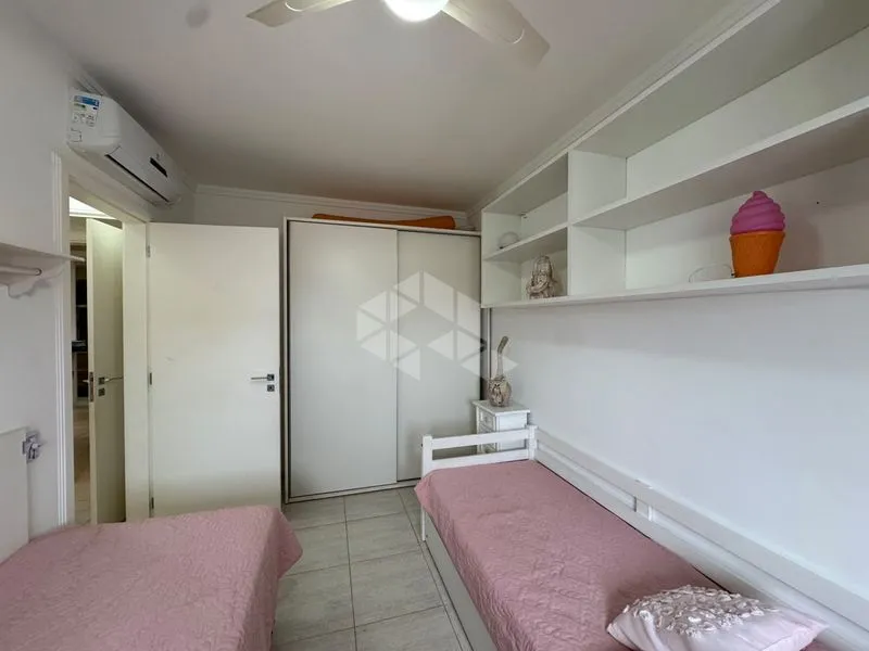 Furnished apartment, 150 m², with a glass-enclosed balcony — photo 13