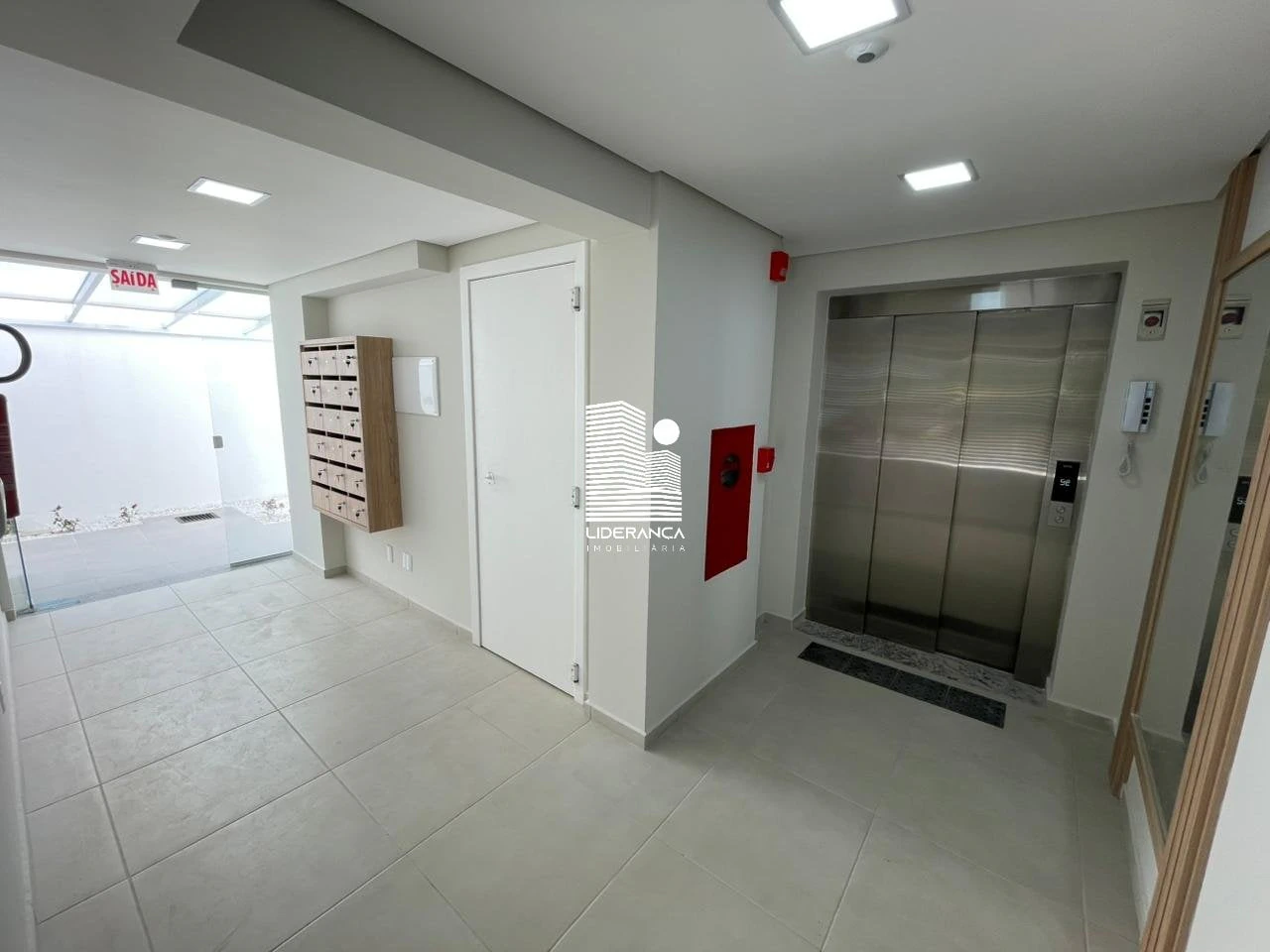 2-bedroom apartment with a mountain view in Florianópolis — photo 23