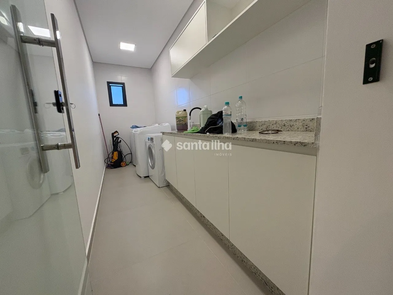 Furnished 1-bedroom apartment with 57 m² and parking — photo 7