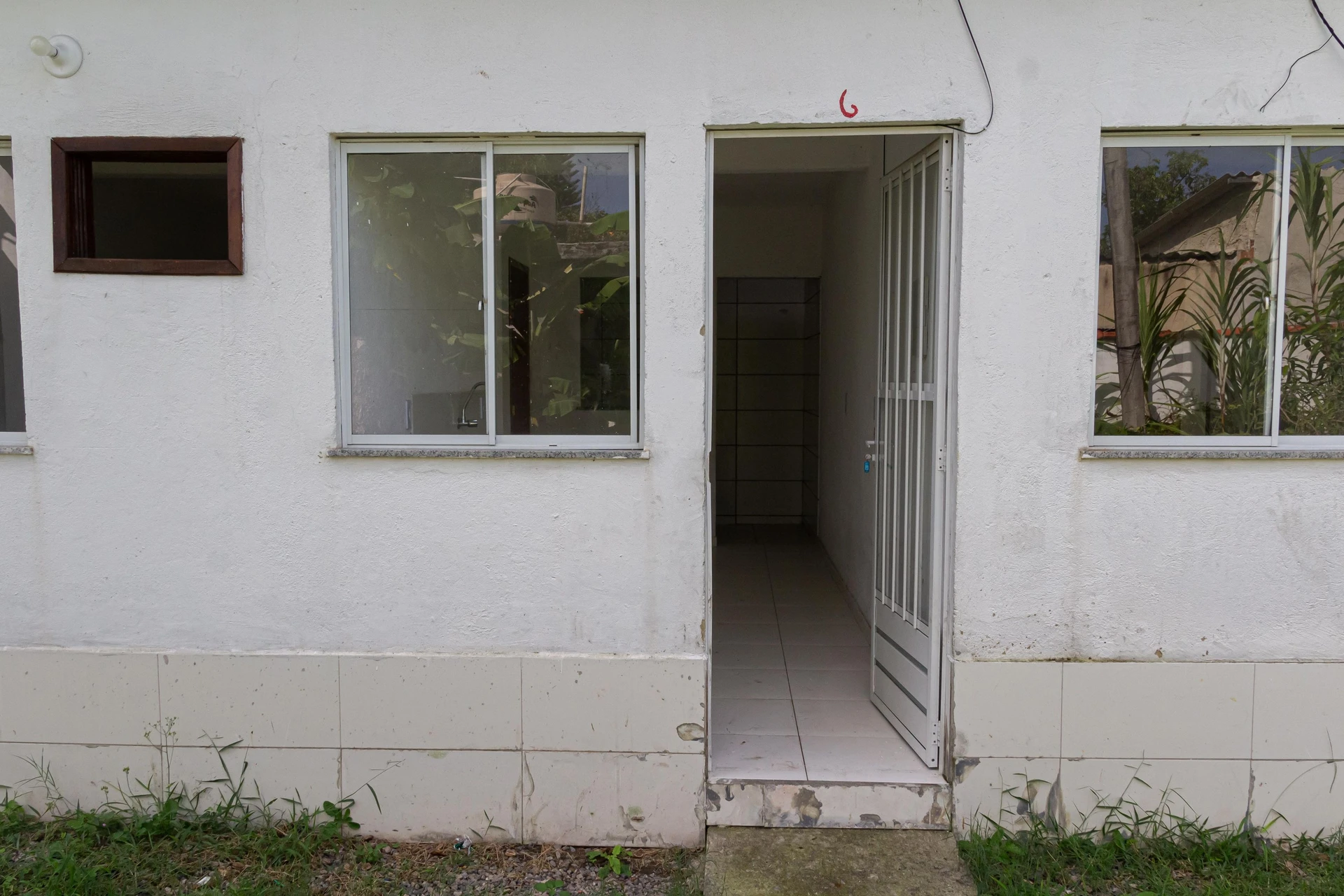 Studio with private laundry area and private garden — photo 9