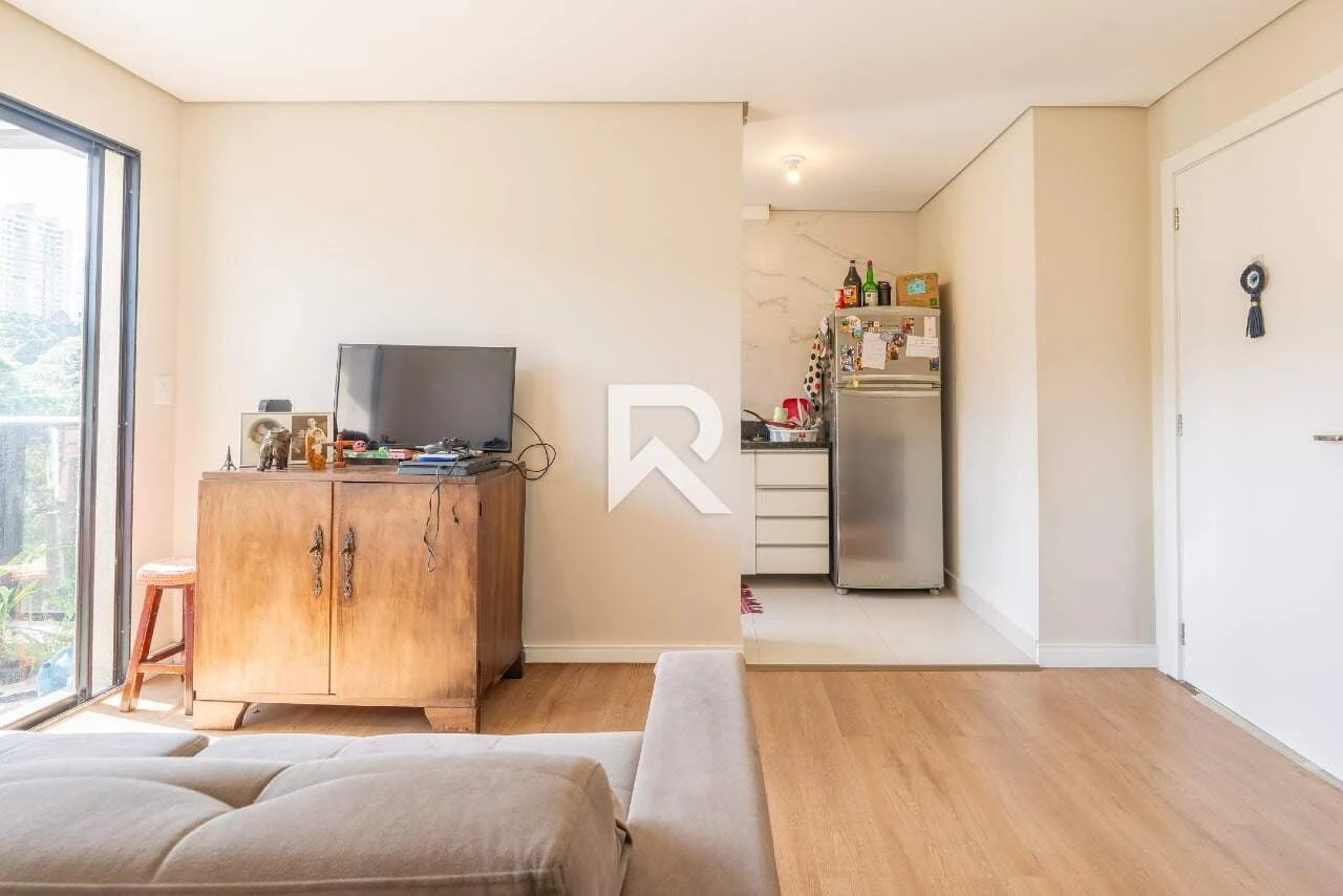 2-bedroom apartment with a walk-in closet in Curitiba — photo 3