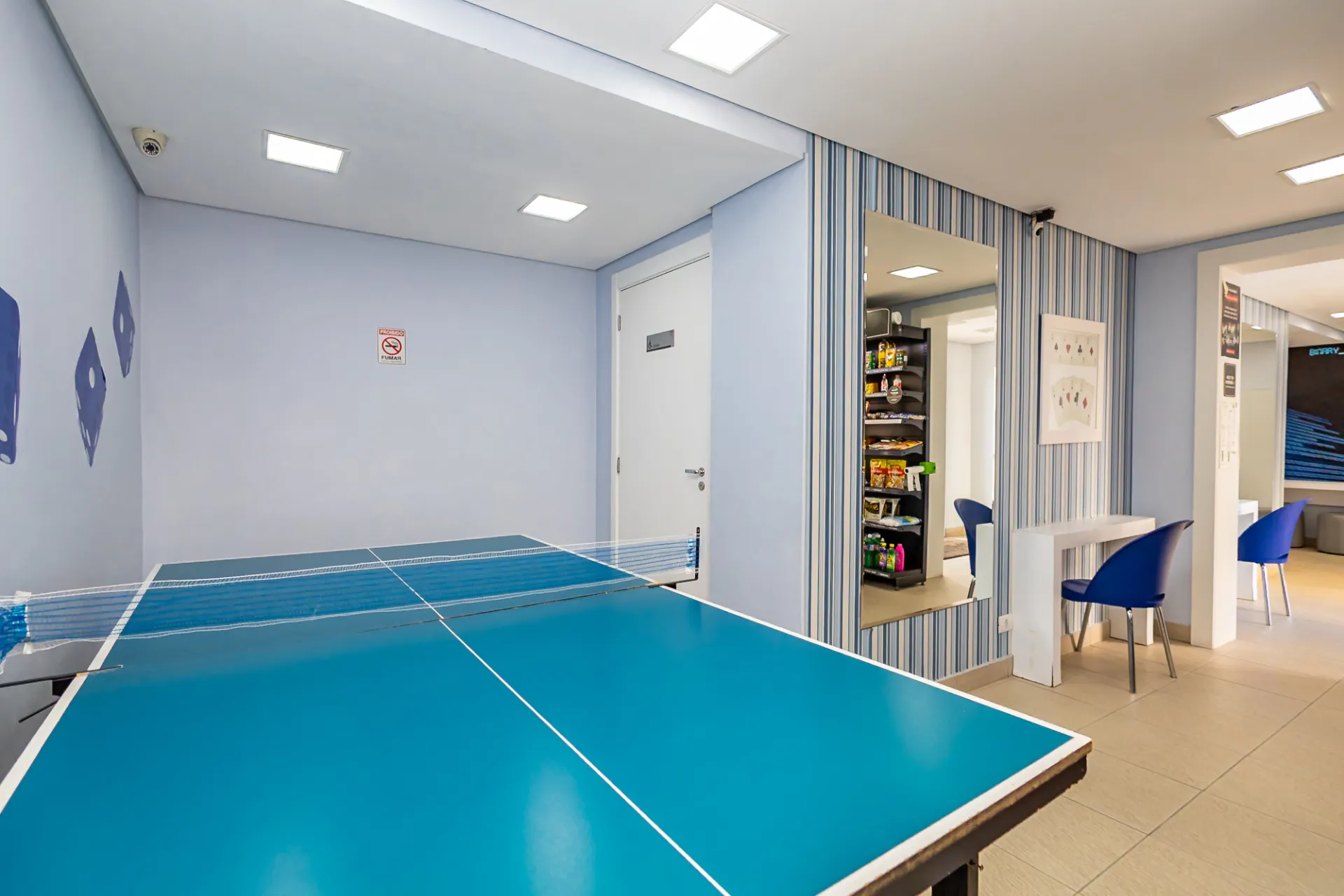 3-bedroom apartment in a building with a pool — photo 38