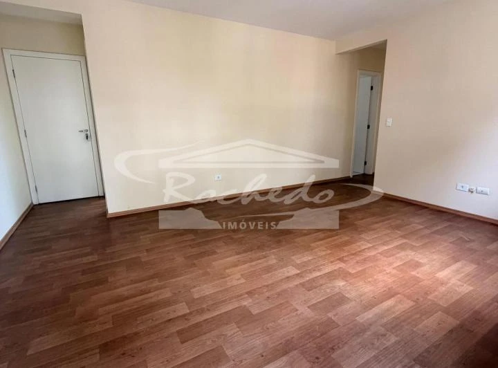 Apartamento de 87 m² com 3 quartos e piso em madeira — photo 2