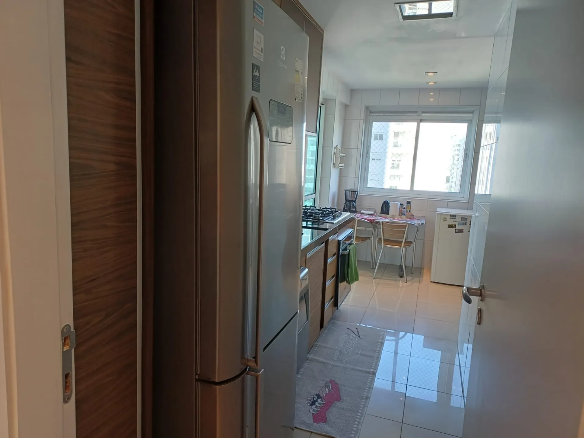 Furnished 3-bedroom apartment with open-plan kitchen — photo 22