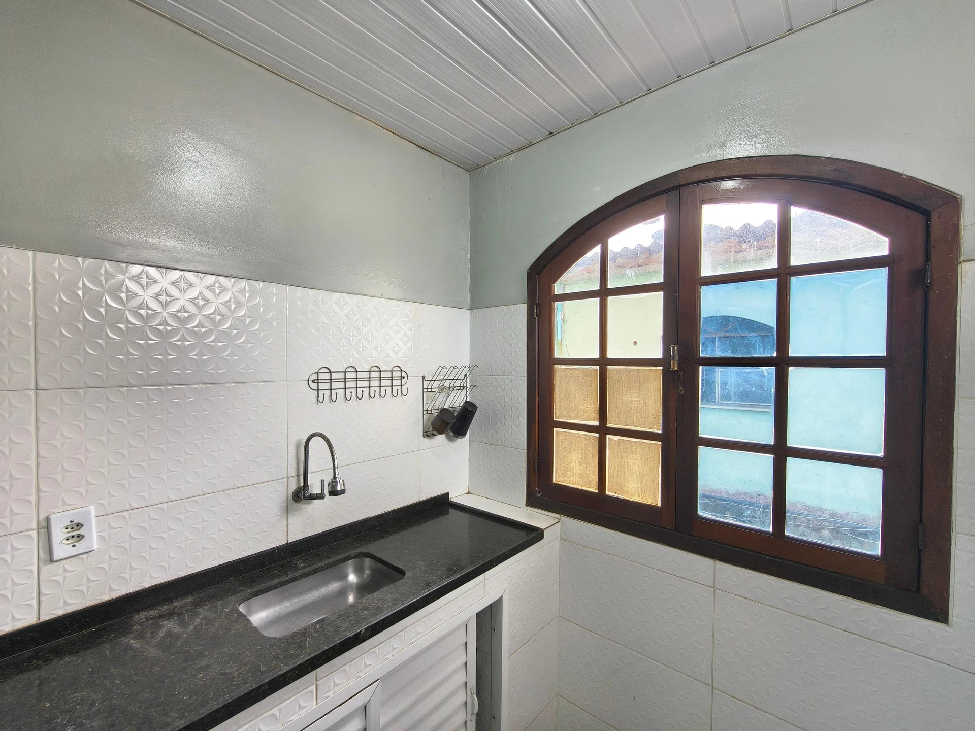 2-bedroom house with floor-to-ceiling windows — photo 18
