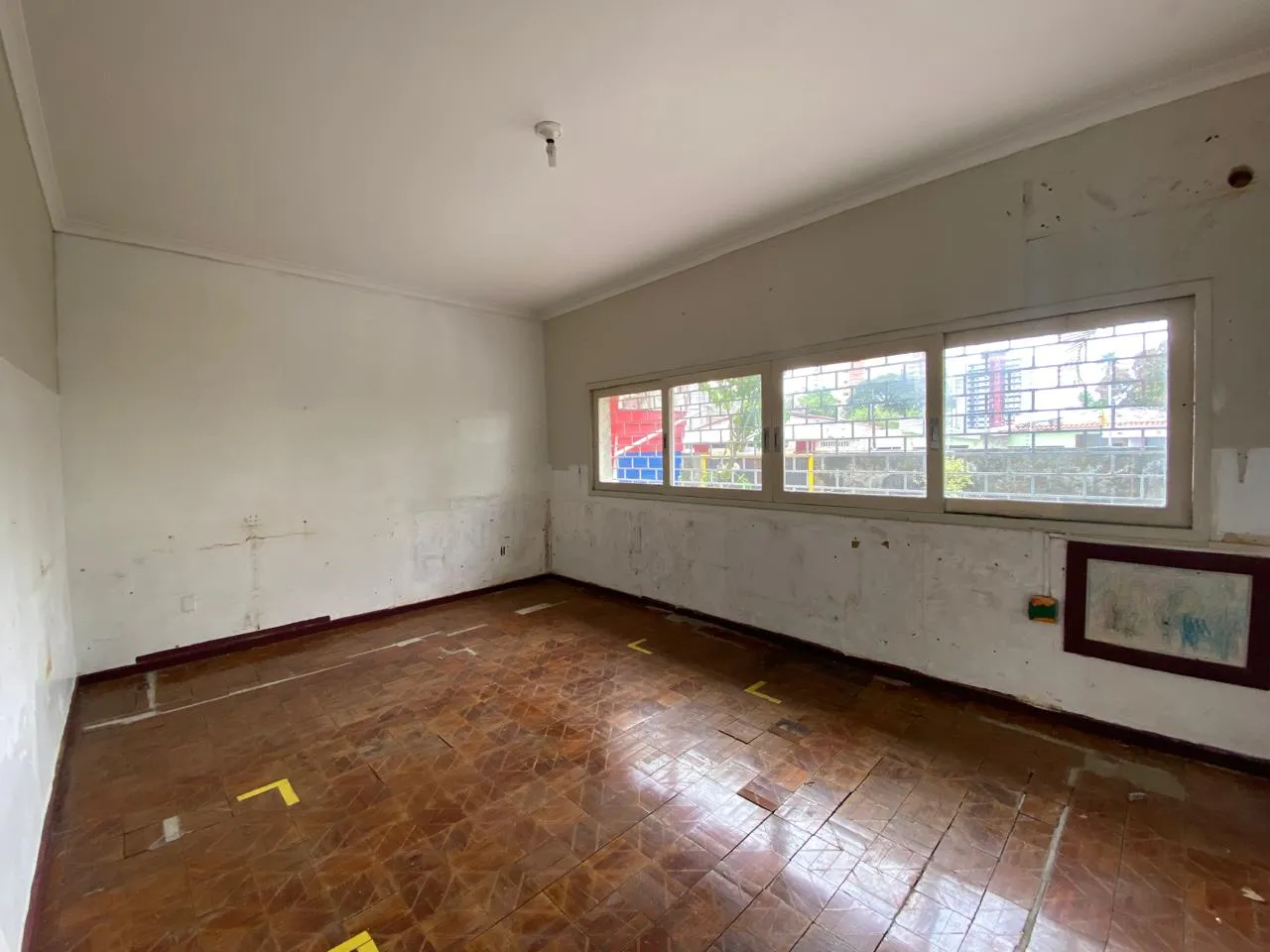 Unfurnished house with 5 bedrooms and 621 m² — photo 13
