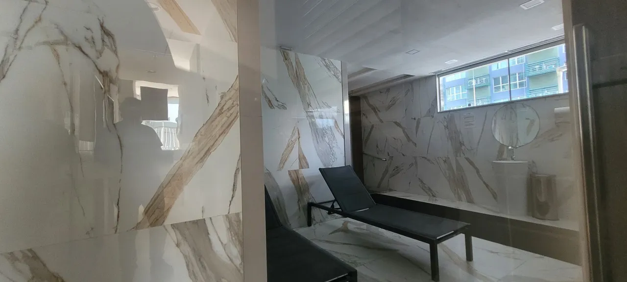 One-bedroom apartment in a building with a gym — photo 14