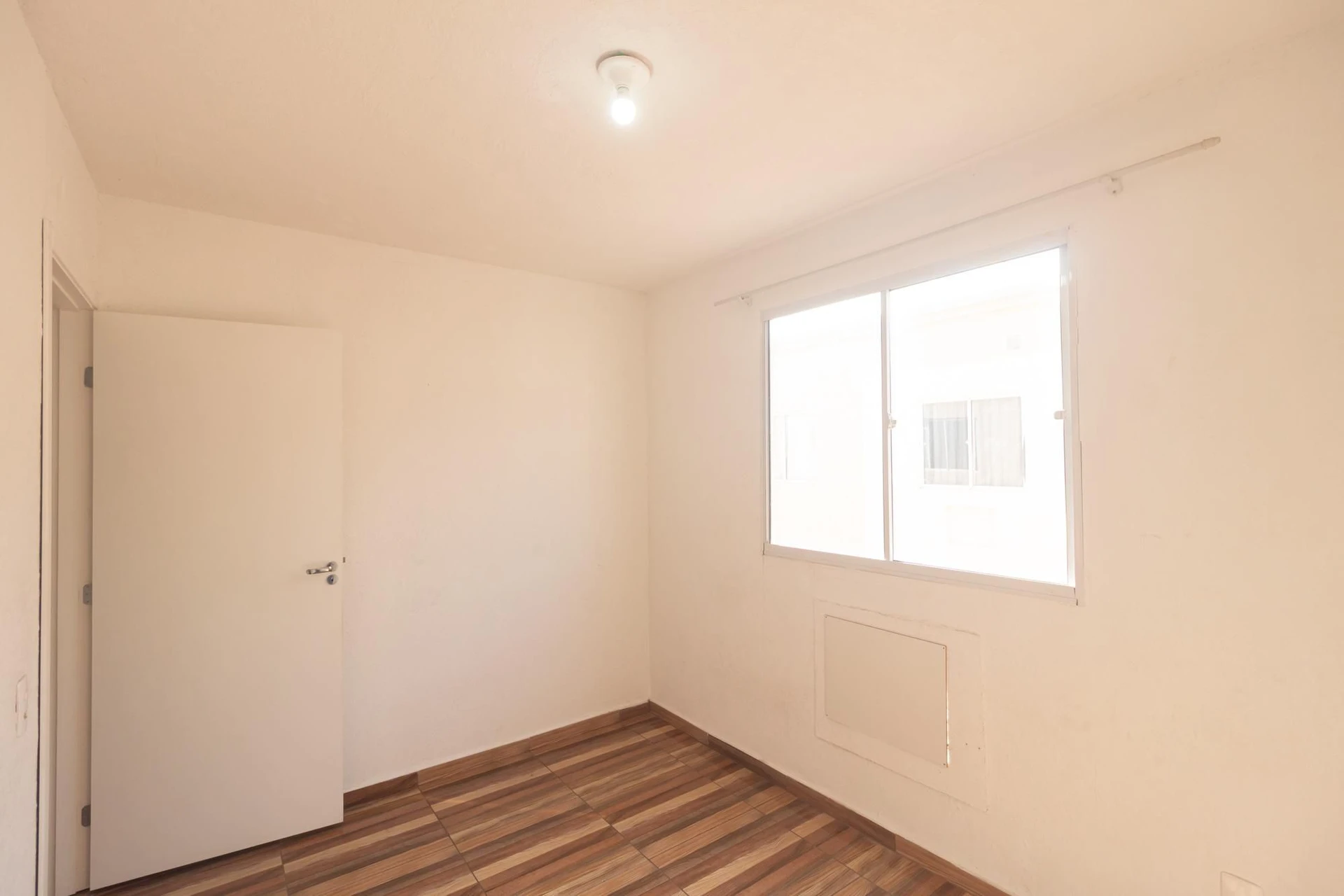 Furnished apartment with 2 bedrooms and an open kitchen — photo 11