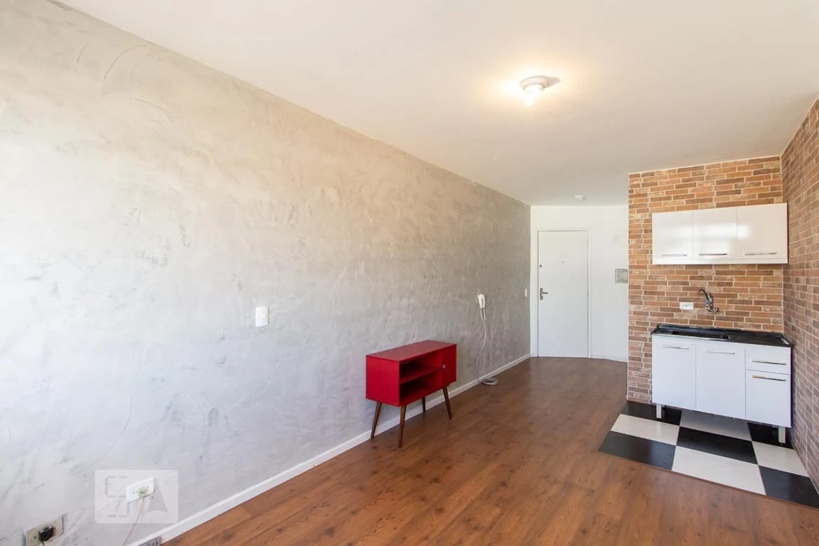 Studio, 35 m², with wood or laminate floors — photo 2