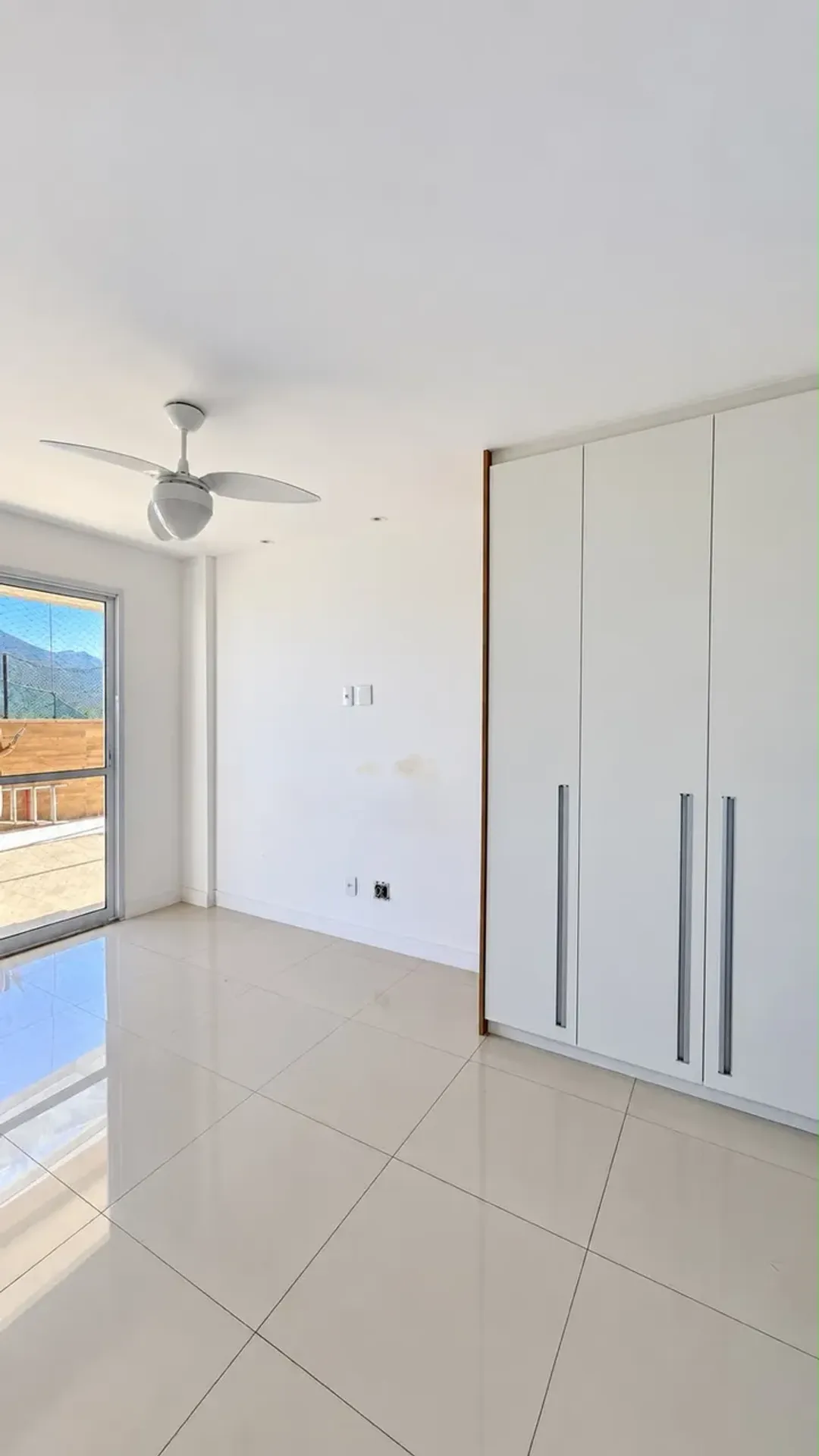 3-bedroom apartment with a mountain view in Rio de Janeiro — photo 3