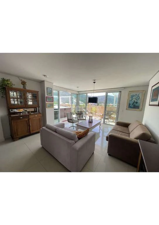 Furnished apartment with 4 bedrooms and 172 m² — photo 3