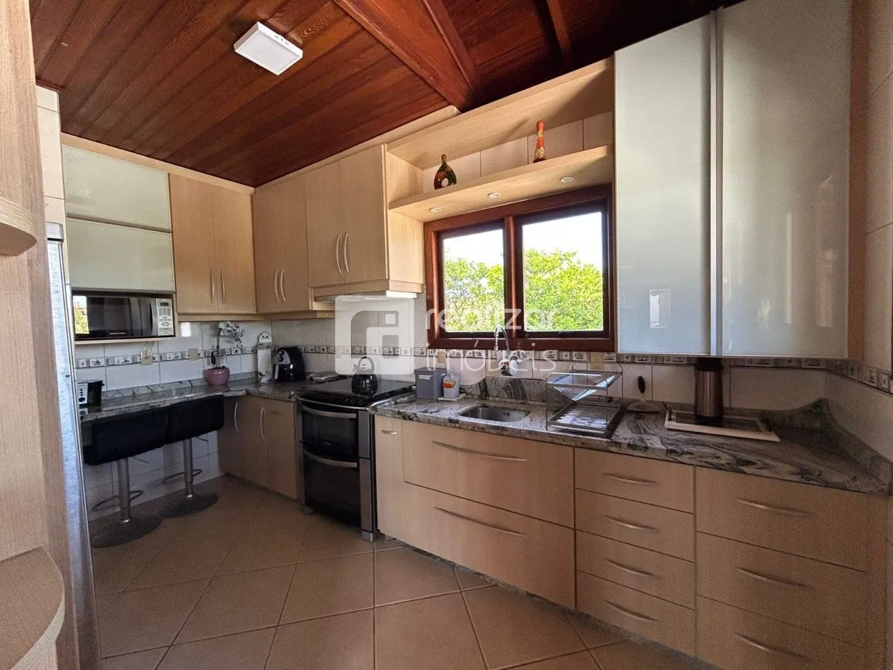 Casa com 3 quartos, 1 suíte, 264 m² e 4 vagas