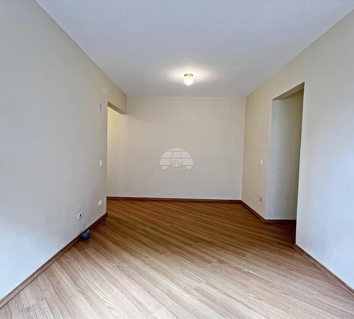 2-bedroom apartment with wood or laminate floors in Curitiba — photo 7