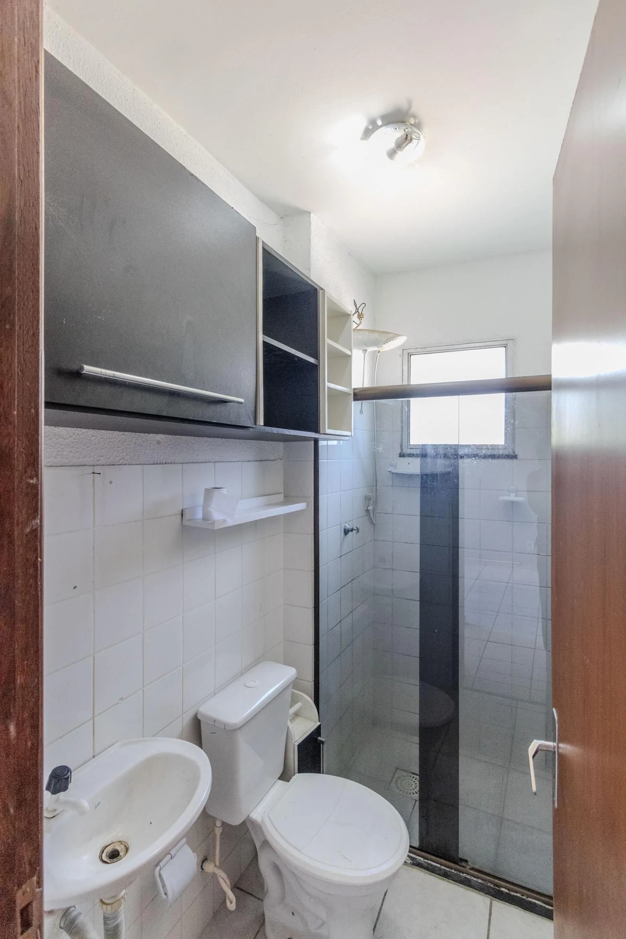 Unfurnished apartment with 2 bedrooms and glass shower