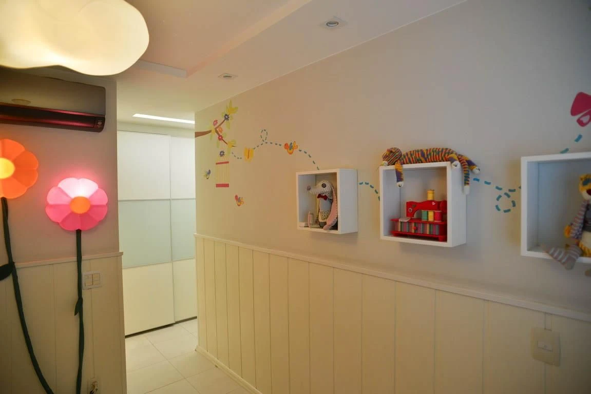 3-bedroom apartment with a glass-enclosed balcony — photo 28