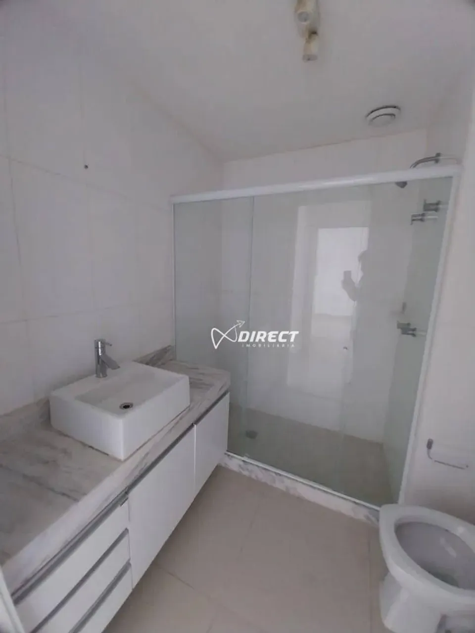 2-bedroom apartment with balcony and enclosed kitchen — photo 2