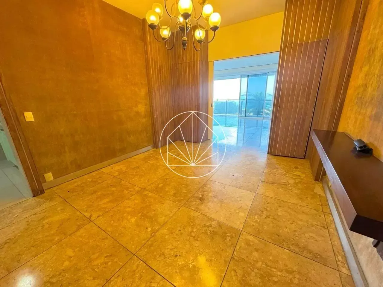 Apartamento de 3 quartos com cozinha fechada e 210 m² — photo 20