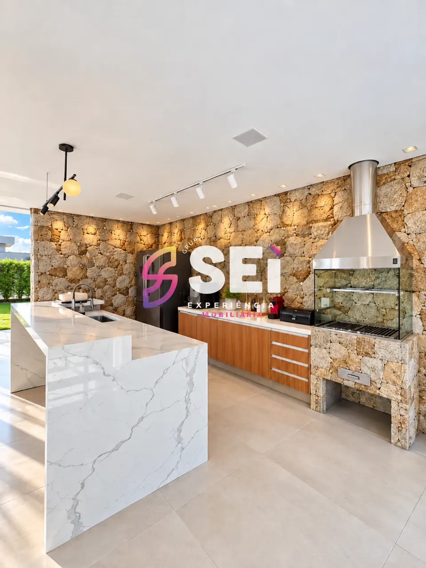 Furnished house, 600 m², with a fireplace — photo 2