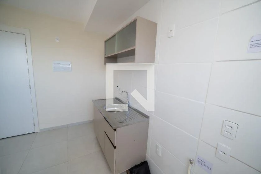 2-bedroom apartment in a building with a gym — photo 3