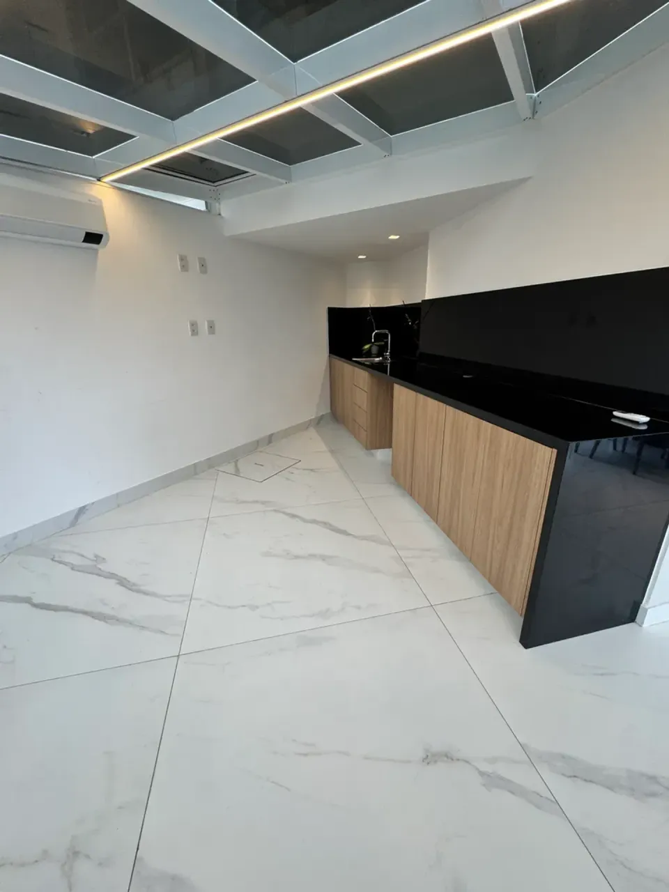 Apartamento mobiliado, 200 m², com janelas do piso ao teto — photo 9