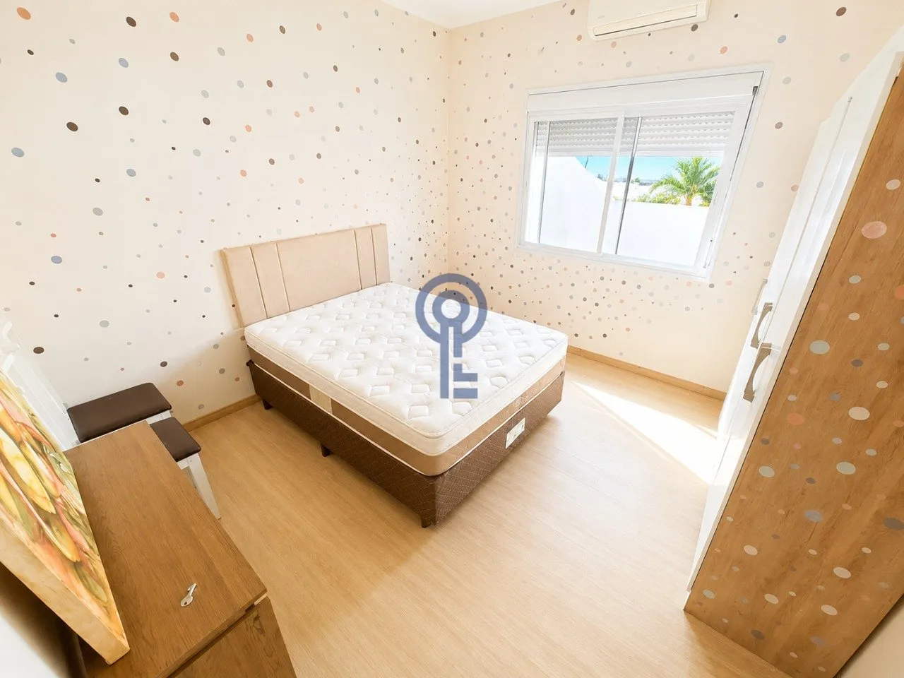 3-bedroom house with a bathtub — photo 8
