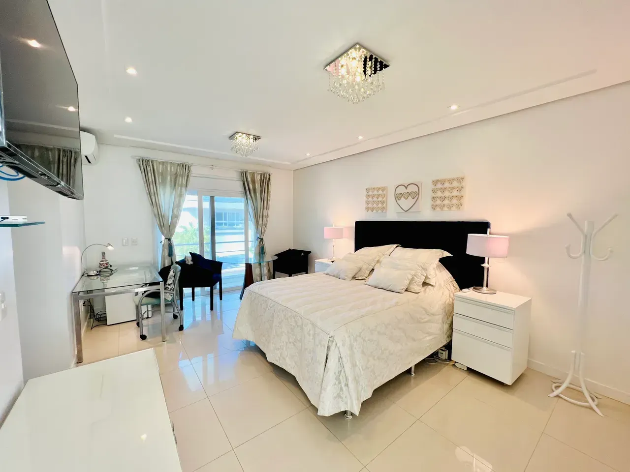 Furnished house with 7 bedrooms and open kitchen