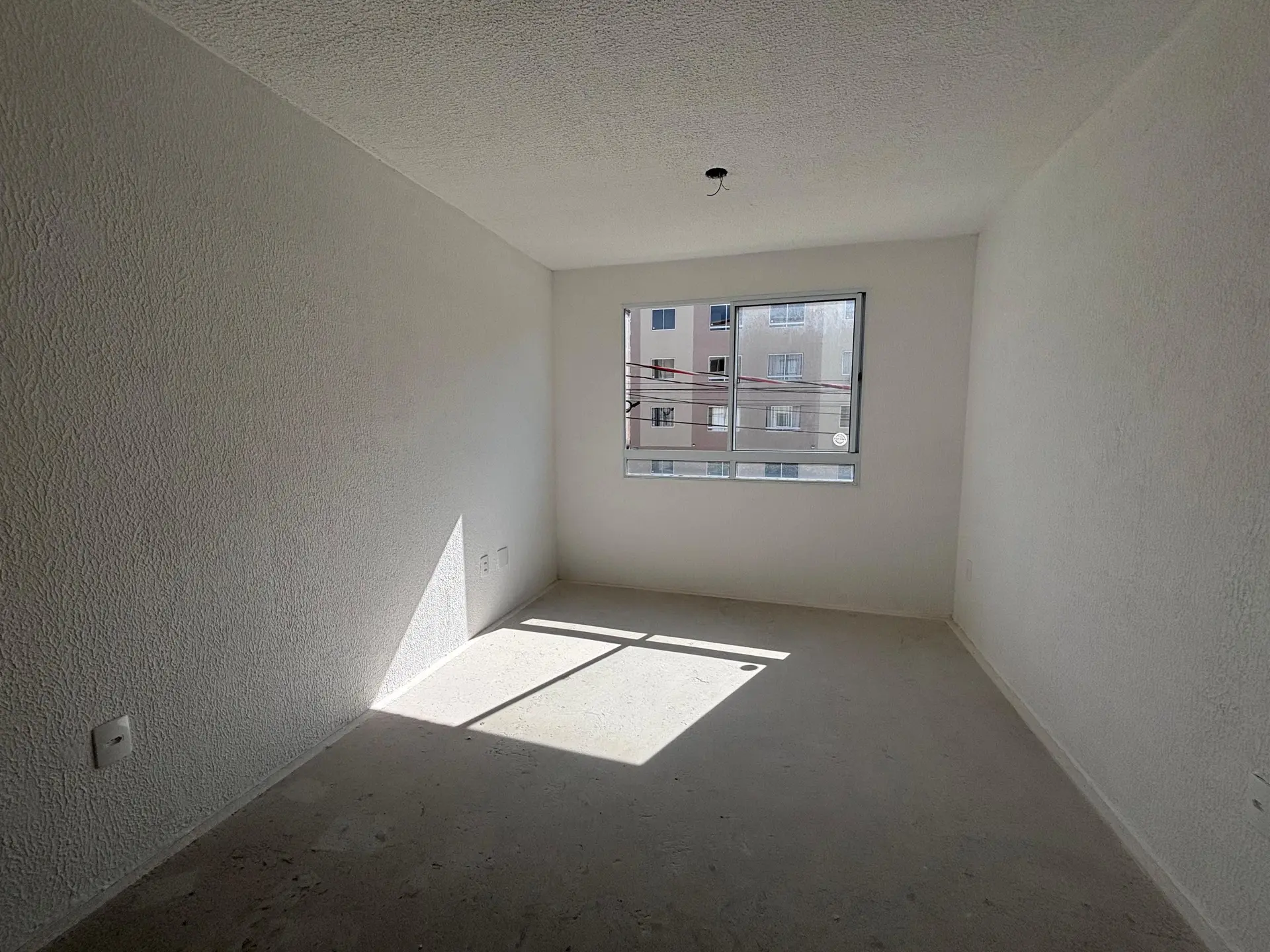 2-bedroom rental apartment with 1 bathroom and parking