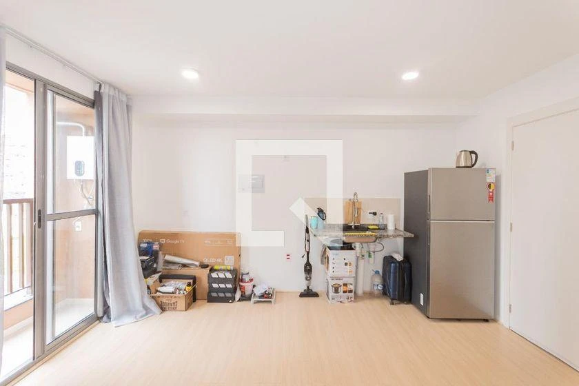 Apartamento de 1 quarto com varanda envidraçada e 32 m²
