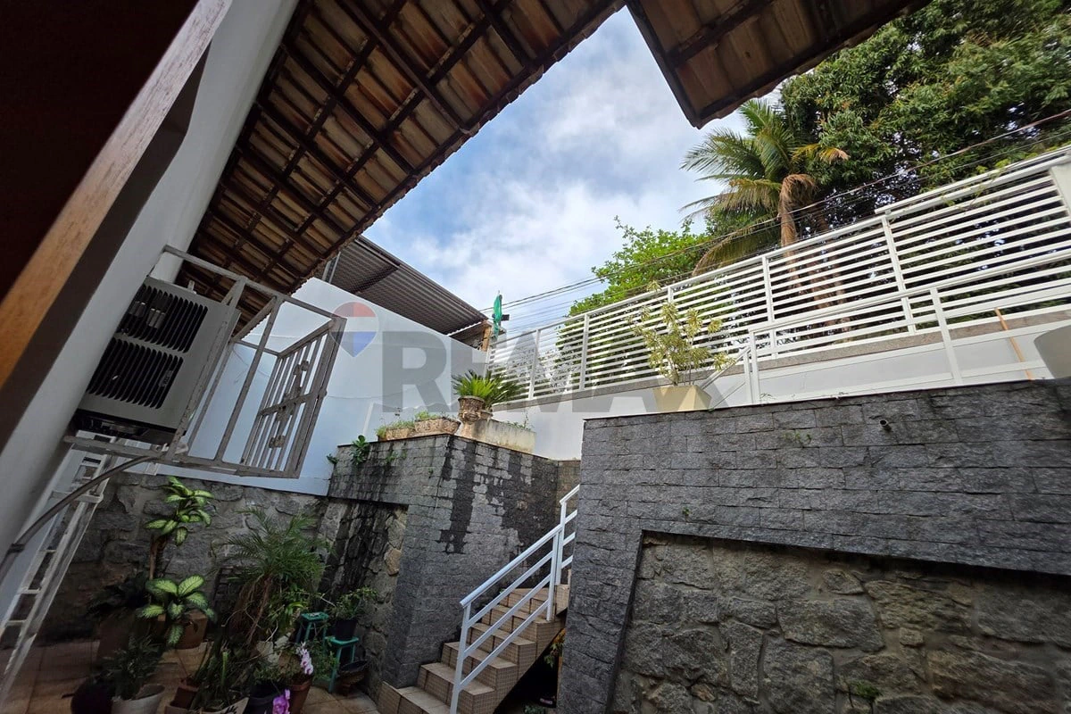 Balcony with a grill in a 3-bedroom house, 139 m² — photo 22